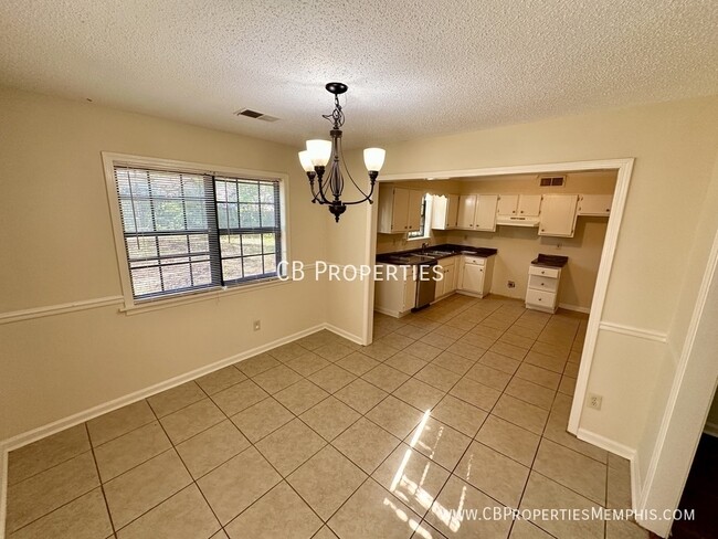 Building Photo - Large Two Story Home!