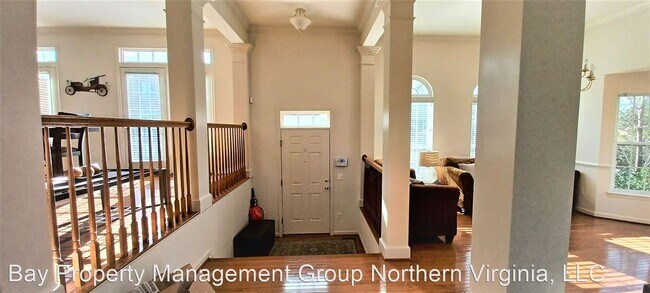 Building Photo - 5 br, 4.5 bath House - 6380 VICTOR GRAY CT