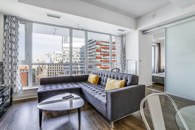 Building Photo - 199 Richmond St W