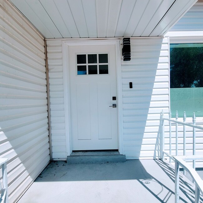 Building Photo - Gorgeous Newly Remodeled House!!