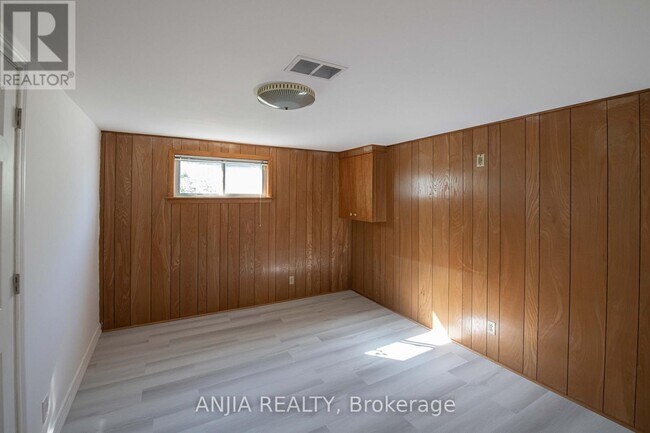 Photo du bâtiment - 148 Katherine Rd