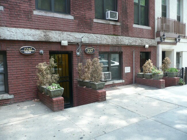 Building Photo - 335-337 W 55th St