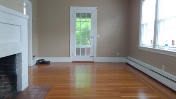 Building Photo - 273 Rochambeau Ave