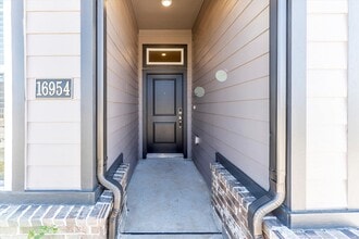 Building Photo - 16918 Solomons Plume Ln