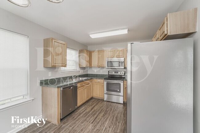 Foto del edificio - 916 Lakehill Rd