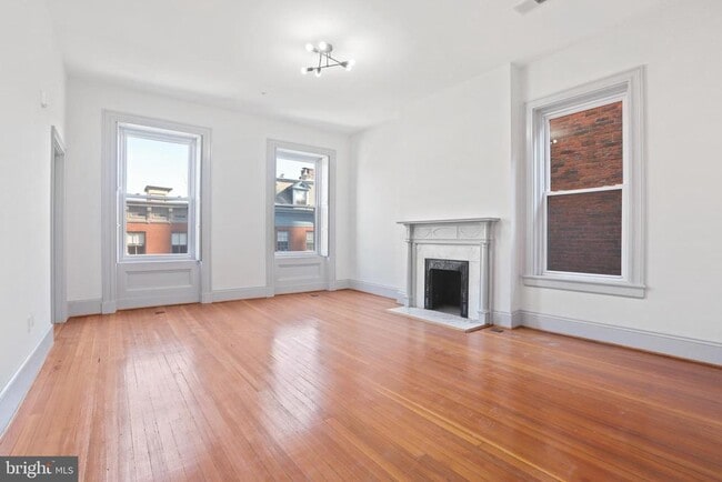 Building Photo - 812 Park Ave
