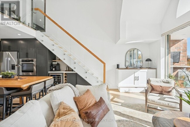 Building Photo - 185 Robinson St