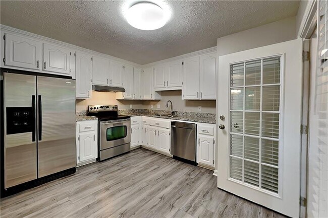 Building Photo - 2426 Emberwood Ct
