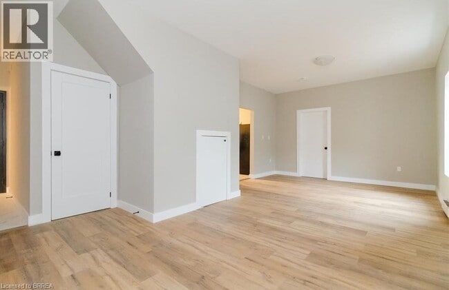 Building Photo - 302 Colborne St