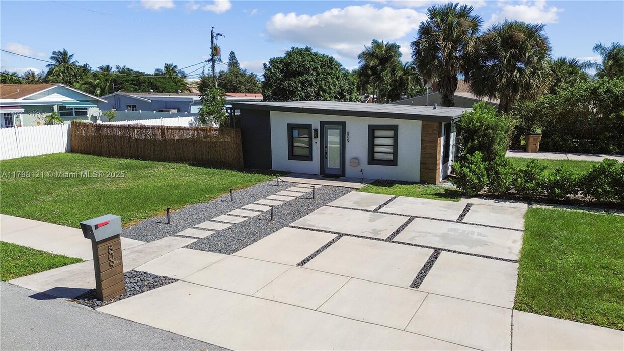 Foto principal - 809 NE 4th St