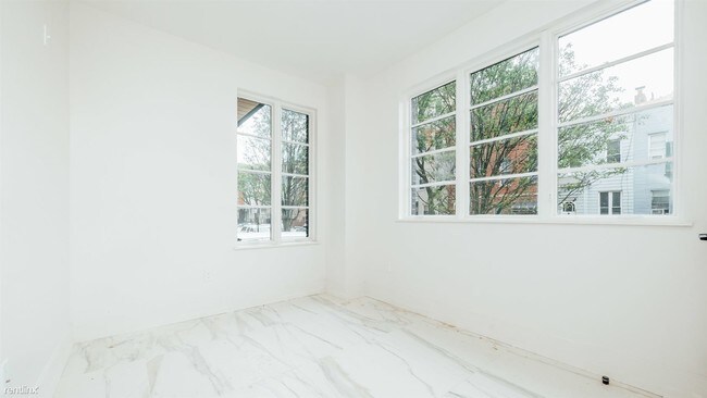 Building Photo - 987 Willoughby Ave