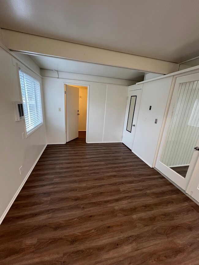 Balance of Lrg BR & Walk-in Clost - 1944 Maple Ave