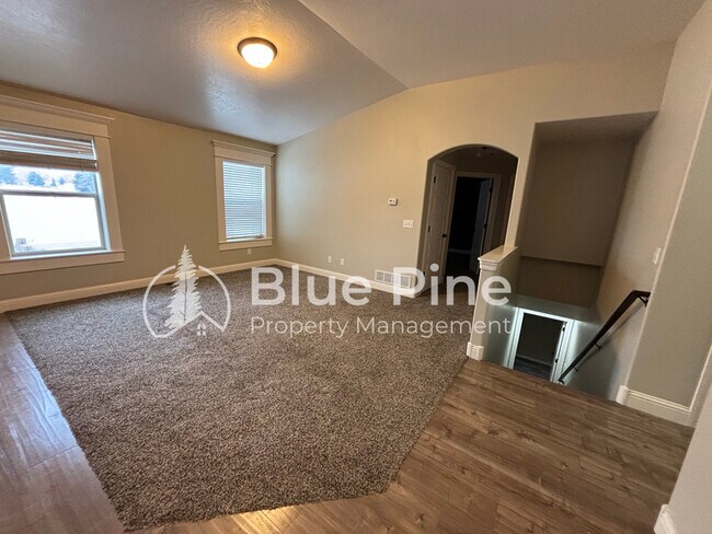 Foto del edificio - 5181 Ryanne Way