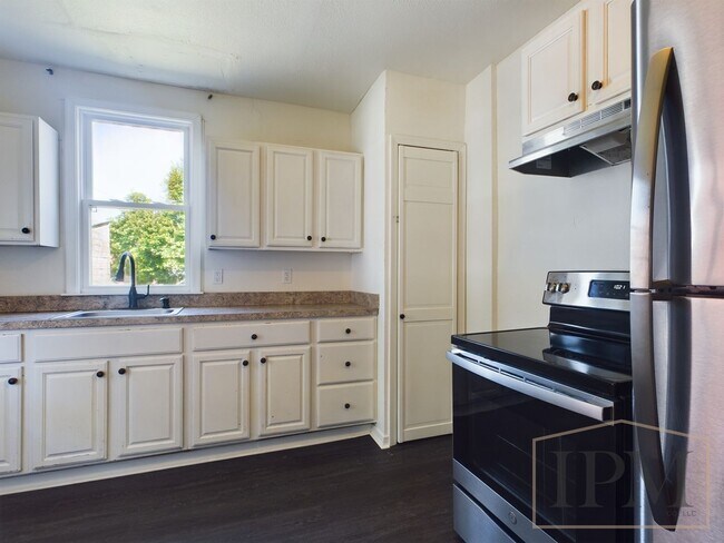 Foto del edificio - Coming Soon- Spacious Semi-Attached 3 Bedr...