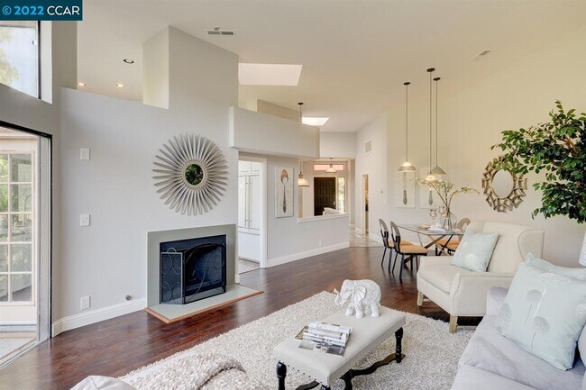 Foto del edificio - 4081 W Lakeshore Dr