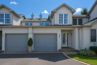 Building Photo - 666 Verona Dr