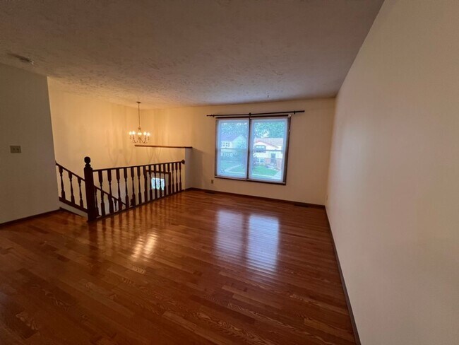 Foto del edificio - Large 3 Bed 2 Bath Home!