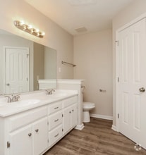 Building Photo - 2923 Weybridge Dr
