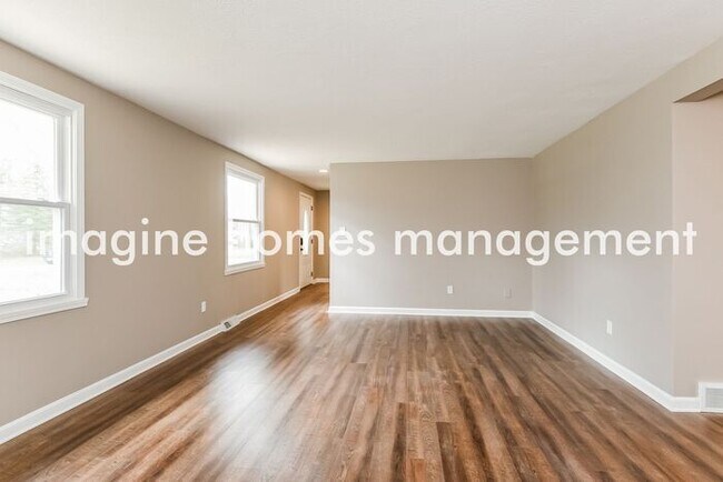 Building Photo - 5979 Anna Lee Dr