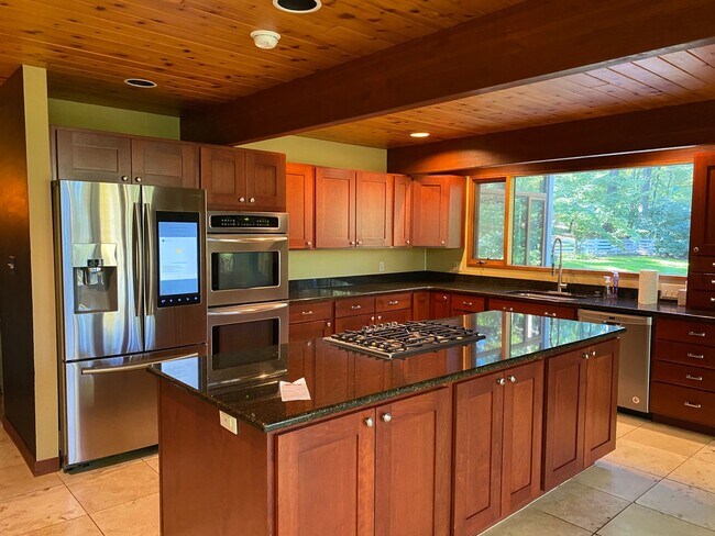 Foto del edificio - "SHORT TERM RENTAL" 410 Shady Dell Road, Y...