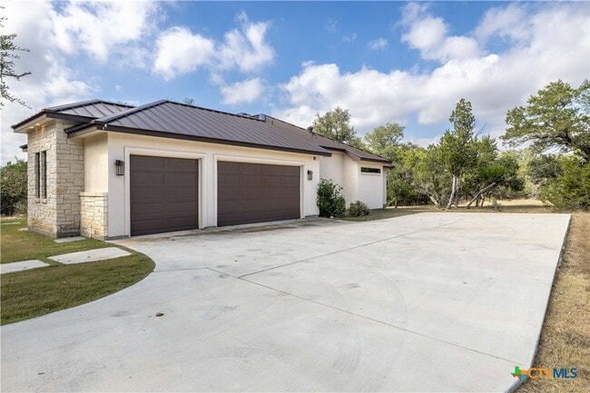 Building Photo - 2471 George Pass