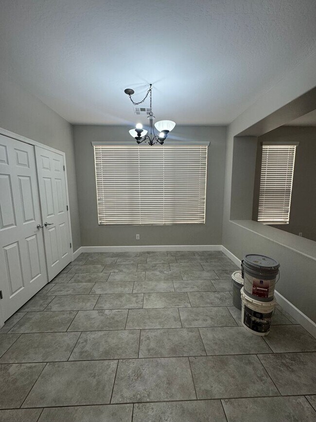 Building Photo - 15445 W Cottonwood Cir