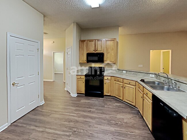 Foto del edificio - 2032 Frogmore Dr