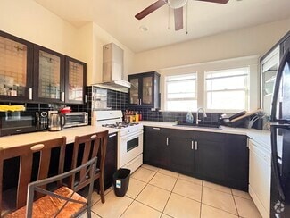 Building Photo - 3023 1/2 Van Buren Pl