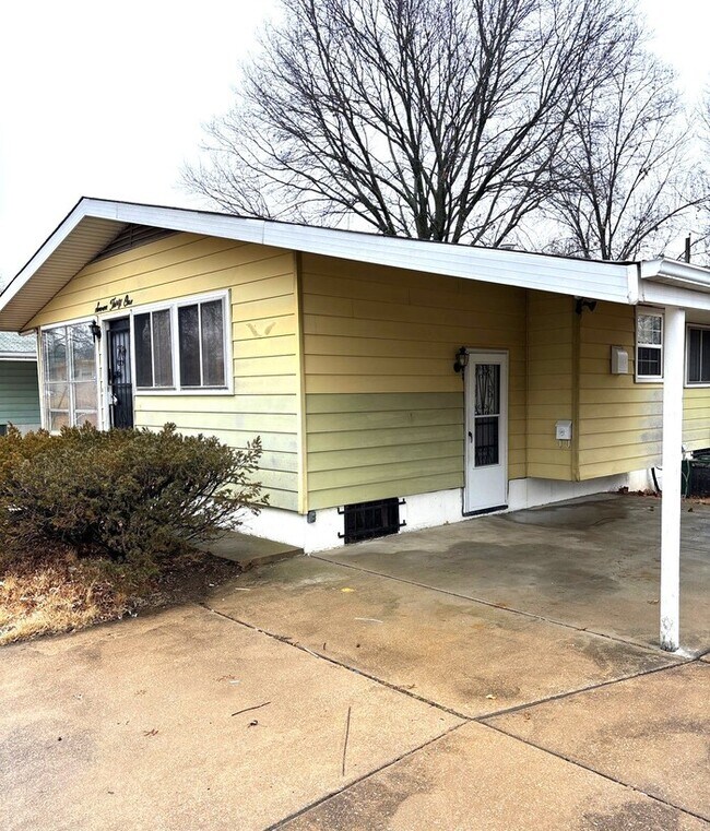 Foto del edificio - 731 Shepley Dr