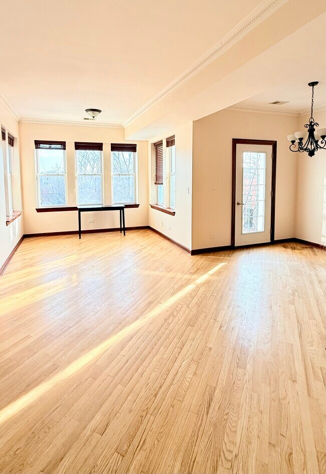 Foto del edificio - 4900 N Drake Ave