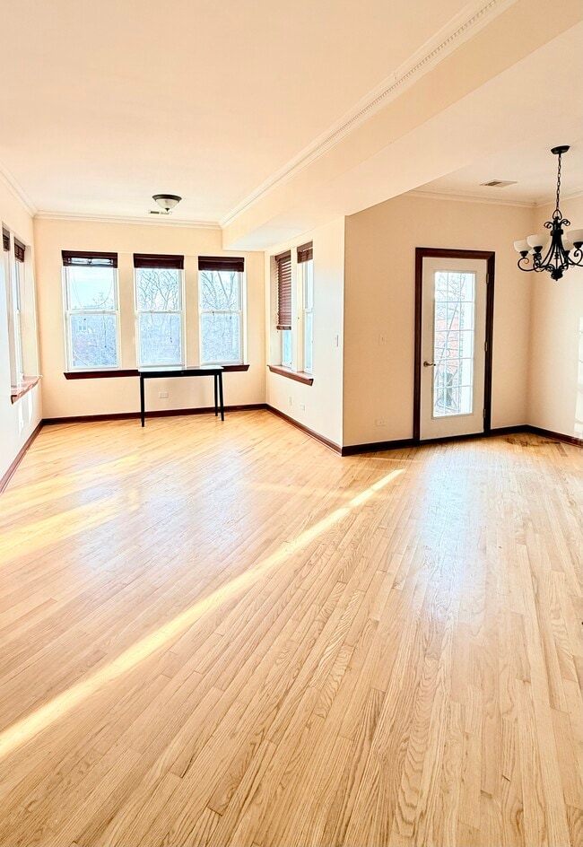 Building Photo - 4900 N Drake Ave