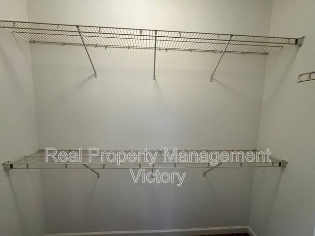 Building Photo - 2004 Kensington Ct