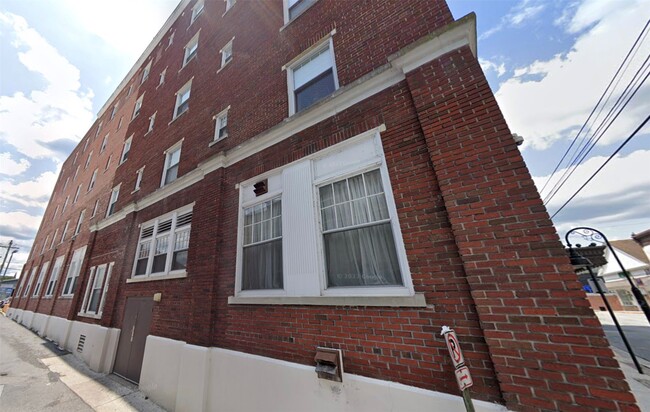 Building Photo - 116 E Pitt St