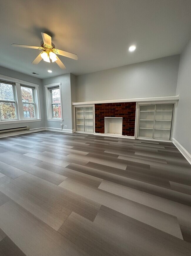Building Photo - 5224 N Christiana Ave