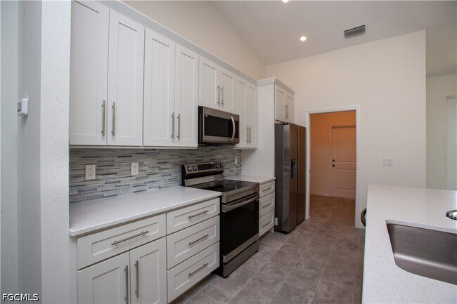 Building Photo - 2102 NW 6th Pl