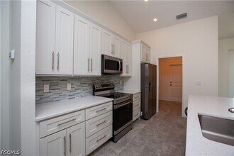 Building Photo - 2102 NW 6th Pl