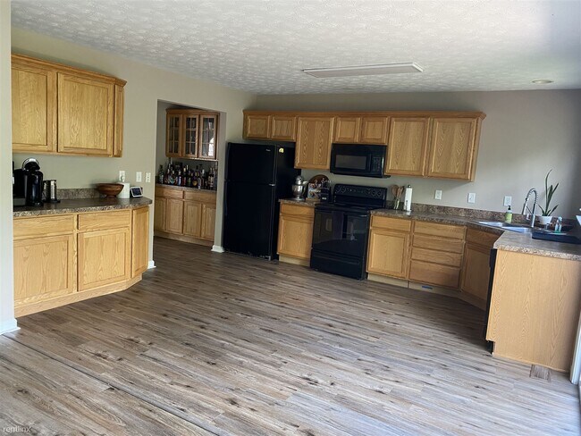 Building Photo - 3 br, 2.5 bath Condo - Village Terrace 181...