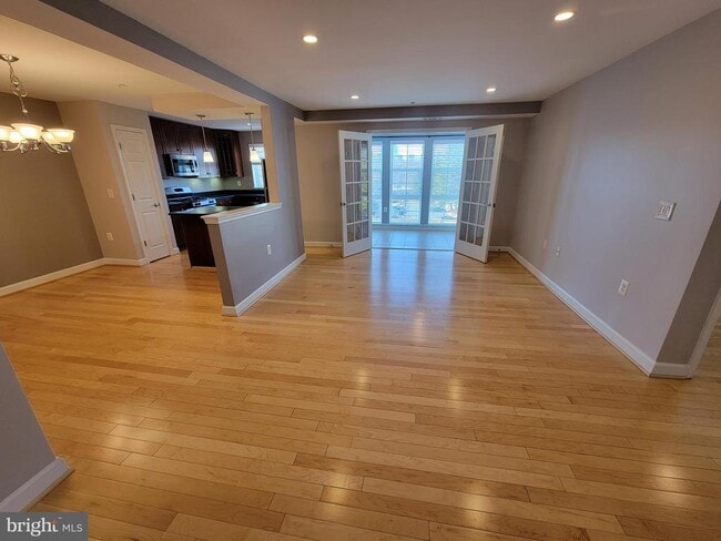 Building Photo - 4151 S Four Mile Run Dr