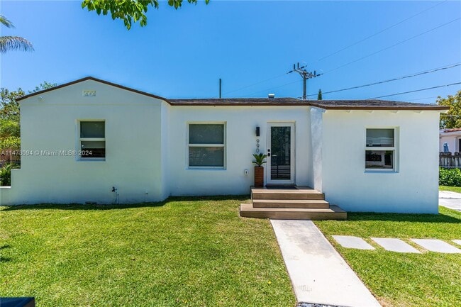 Building Photo - 990 SW 11th St