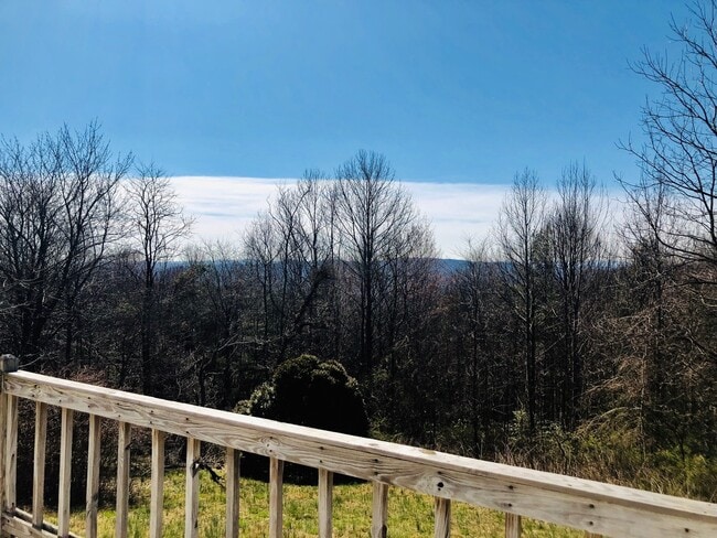 Building Photo - MOVE-IN READY! NO HUD OR SECTION 8