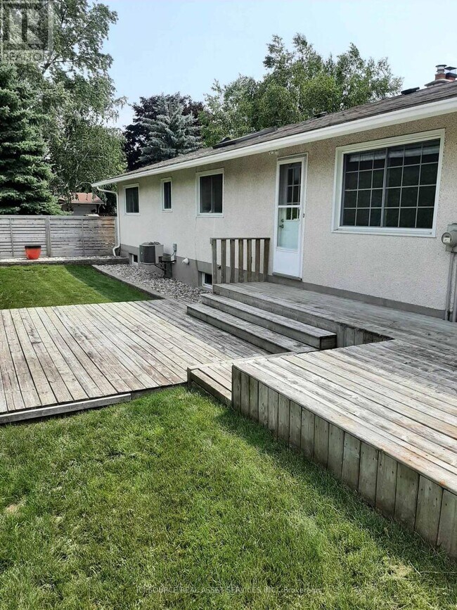 Building Photo - 8 Birchview Rd