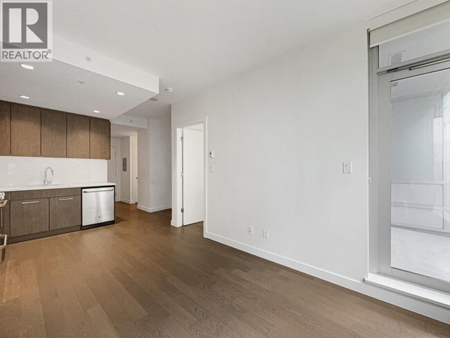 Building Photo - 9060-9060 University Crescent