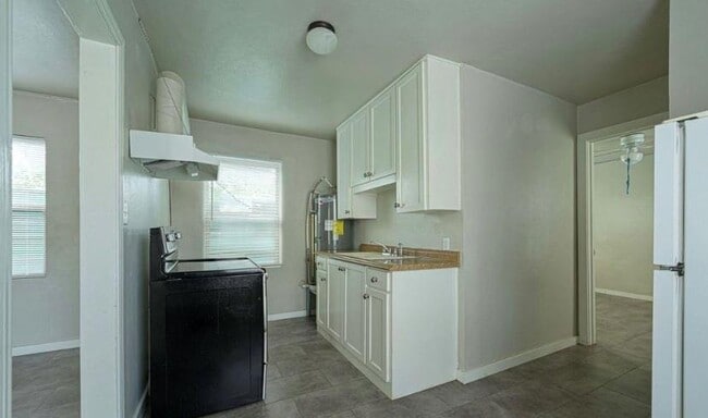 Building Photo - 4106 S Shields Blvd