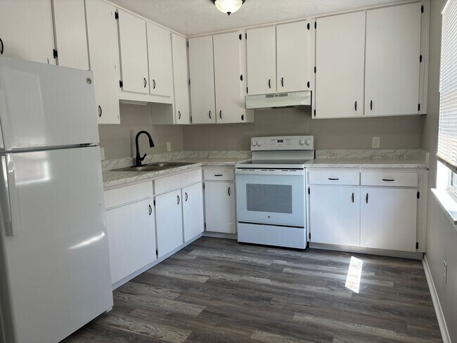 Foto del edificio - 2409 E 10th St