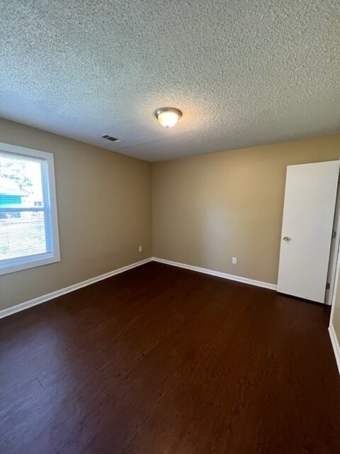 Building Photo - 5174 Valdaz Rd