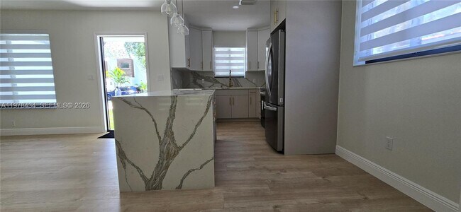 Foto del edificio - 2731 SW 29th Ave