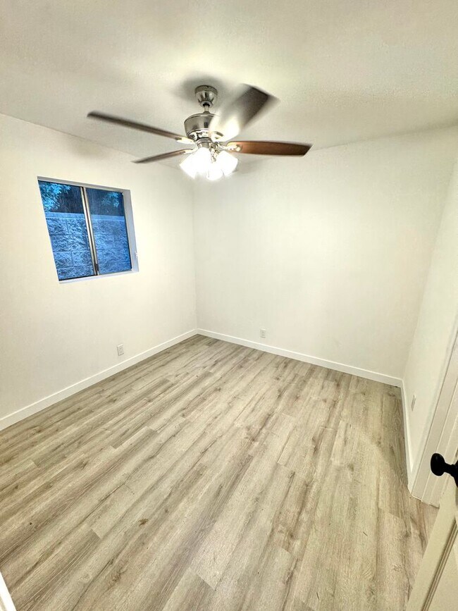 Foto del edificio - 3768-3768 1/2 Sheldon Dr