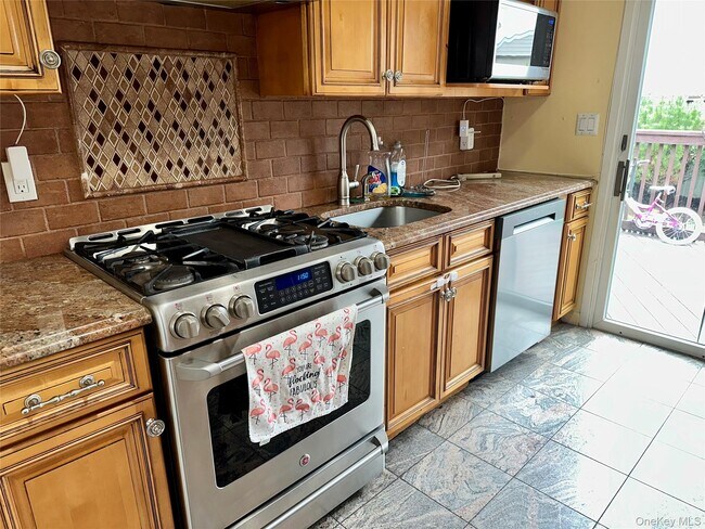 Foto del edificio - 1316 Mcclure Ave