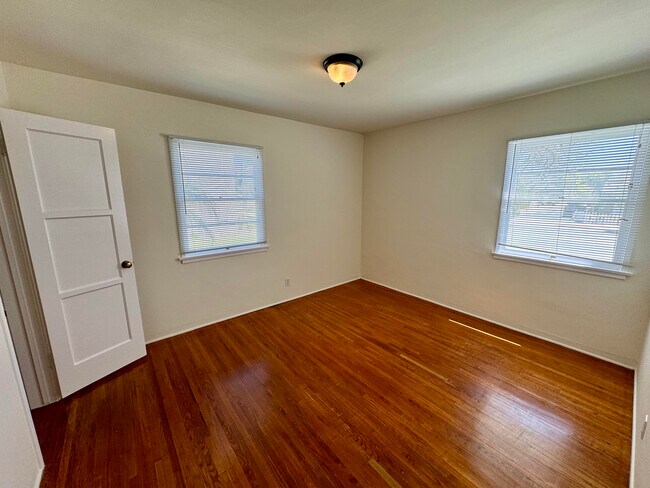 Bedroom - 1037 Ocean Park Blvd