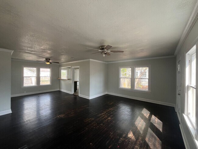 Foto del edificio - HOUSING VOUCHERS ACCEPTED